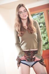 А можно я сделаю вид, будто я стесняюсь!