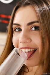 Я люблю с писей играться. А ты?