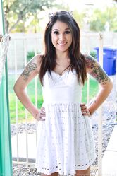 Можешь рассматривать меня, пока я добрая!