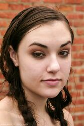 Даже Саша Грей умеет подчиняться!