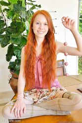 Я сейчас буду с писькой играться. Посмотреть не хочешь?