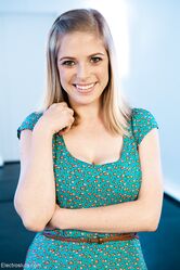 Наверное ты сейчас думаешь о том, как бы меня выебать?