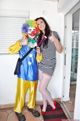 Вам что здесь, цирк?