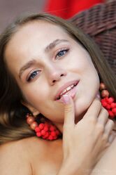 Люблю побыть голенькой на свежем воздухе!