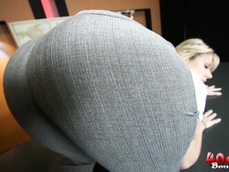 Потрогай мои сиськи через экран