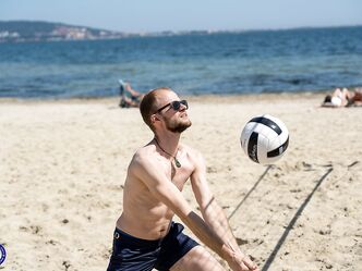 Блядь старая, тебе на пенсию не пора?