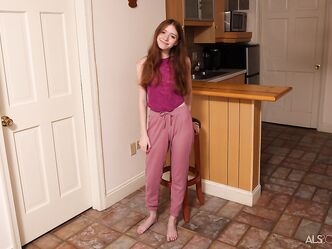 Сиськи тоже показывай давай!