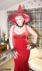 Твоей дырке пора на пенсию!