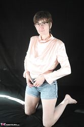 Ну как тебе мой стриптиз? Хоть немного возбуждает?